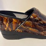 Dansko Patent Leather Clogs Embossed Brown Gold Tigers Eye Womens Shoe 39 US 8.5 Photo 6