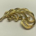 Signed Avon Costume Brooch Pin Gold Tone Photo 0