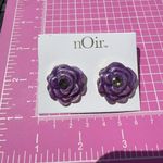Noir gold tone purple flower reflective studs earrings Photo 2
