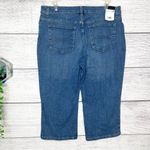 Lee NWT  Relaxed-Fit Mid Rise Denim Capri Jeans Size 16 Photo 8