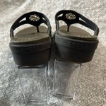 Crocs  Brown‎ Gold Sanrah Flip Flops Thongs Sandals Wedge Size 7 Photo 3