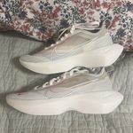 Nike Womens Vista Lite white size 6 Photo 2