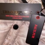 Urban Republic silver grey puffer coat. Detachable hood with faux fur. Size M. Photo 12