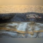 Torrid 𝅺 Dark Wash Stretch Denim Jegging 18 Regular jeans Photo 2