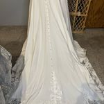 Hebeos Elegant White Lace Bridal Gown Photo 2