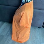 Under Armour  Semi-Fitted Heat Gear Light Orange V-Neck T-Shirt Size Large Photo 2