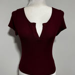 Burgundy Ribbed Knit‎ Short Sleeve Button Henley Top Me to We size Small Womens Red Photo 0