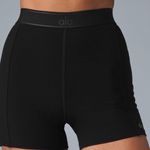 Alo Yoga  | 4" Alosoft Showcase Short in Black, Size: S Photo 0