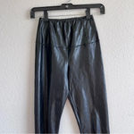 Wilfred Aritzia |  Free Daria Pant
High-waisted Vegan Leather leggings Photo 2