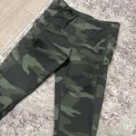 Athleta Women’s Green Black Camo Contender 7/8 Tights in Powerlift Leggings XS Photo 4