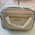 Michael Kors NWT Jet Set Large Logo Crossbody Bag Photo 4