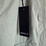 Forever 21 NWT Zipper-Pocket Cargo Pants in Olive Green - Size M Photo 15