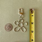 Handmade Kawaii cute retro y2k style silver tone big flower keychain/bag accessory🌼 Photo 5