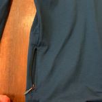 Under Armour  Hoodie women’s Med Teal Blue Activewear Fitted Heatgear Athleisure Photo 3