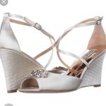 Badgley Mischka  Womens Abigail Wedge Heels Wedding Bridal Party Satin Bling 8 Photo 3