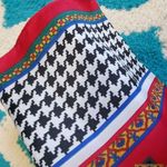 Houndstooth  medallion scarf 30x30 Photo 1