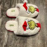 Grinch Christmas Slippers Size 7/8 White Photo 2