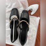 Elegant Black Women's Shoes with Gold Accents Size 6 Photo 6