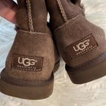 UGG  Bailey Boots Brown Color size 5 excellent condition see pictures Photo 3