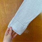 Faherty  Stretch Oxford Cropped Shirt in Classic Stripe Size Large Blue White Photo 4