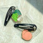 Handmade peach & plant dangle hair clips set of 2!🍑 Photo 3