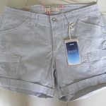 Levi's mid-rise cuffed shorts - NEW - Size 6 Photo 0