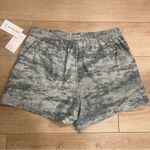 Athleta NWT  Farallon Short Green Gray Fog Camo Drawstring Size 2X Photo 4