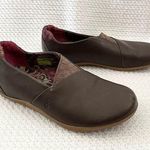Ahnu by Teva Brown Leather TOLA Slip On Closed Toe Casual Comfort Shoe Flats 8.5 Photo 0