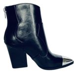 Soda NWT Black Metal Tip Western Booties Zip Faux Leather with Block Heel Sz 6M Photo 3