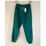 FIGS  High Waisted Uman Relaxed Jogger Scrub Pants in Hunter Green, Size Large Photo 9