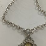 Old English monogram necklace letter e Photo 2