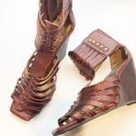 Report Size 8 Leather Red Square Toe Strappy Wedge Photo 0