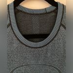 Lululemon Blue Short Sleeve Tight Athletic Top Women’s Size Unknown Photo 4