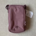 Lululemon Water Bottle Crossbody with Front Pocket 2L - Spice Chai Photo 0