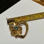 Signed Avon Gold Tone Emerald Color Rhinestone May Birthstone Heart Brooch Pin Photo 4