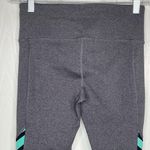 Alo Yoga Gray Cropped Capri Leggings With Teal And Black Stripe Panel Photo 4