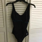 Orena Ladies swimsuit size Small Black Photo 6