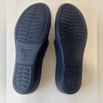 Crocs Women's Sandals with Black Straps and Lavender Footbed Photo 3