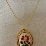 Vintage floral embroidered pendant necklace/ brooch Photo 0