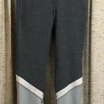 Old Navy  Active Elevate Ankle Zip Colorblock Leggings  Photo 0