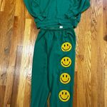 AVIATOR NATION KELLY GREEN SMILEY SET LARGE TOP/ MEDIUM BOTTOM Size undefined Photo 2