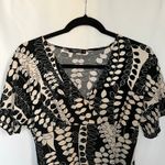 Hiatus top women’s size M vneck black tan leaf print short sleeve blouse VTG y2k Photo 1