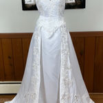 Gloria Vanderbilt Stunning Vintage 90s  Lace Cutout Wedding Gown! Photo 0