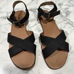 LL Bean Womens Black Ankle Strap Criss Cross Comfort Flat Sandals Size 11 Photo 4