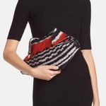 Alexander McQueen De Manta feather print clutch bag in black white bright red Photo 4