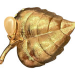 Vintage AVON Gold Tone Leaf Faux Pearl Textured Leaf Brooch Fall Pin Photo 0