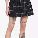 Hot Topic  Black & White Plaid Pleated Skirt With Grommet Belt size large Photo 0