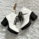 Seven7  FOOTWEAR Women’s Flatiron Boot in white size 7 NWOB Photo 1