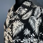 C&C California Size M Floral Button Down Photo 9