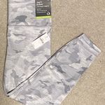 Gap NWT Fit Eclipse High Rise Camo Print 7/8 Length Leggings Photo 3